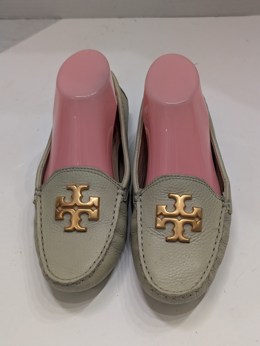 Tory Burch Women's 6.5 Everly Driver Tumbled Leather Loafers Sage Green Shoes